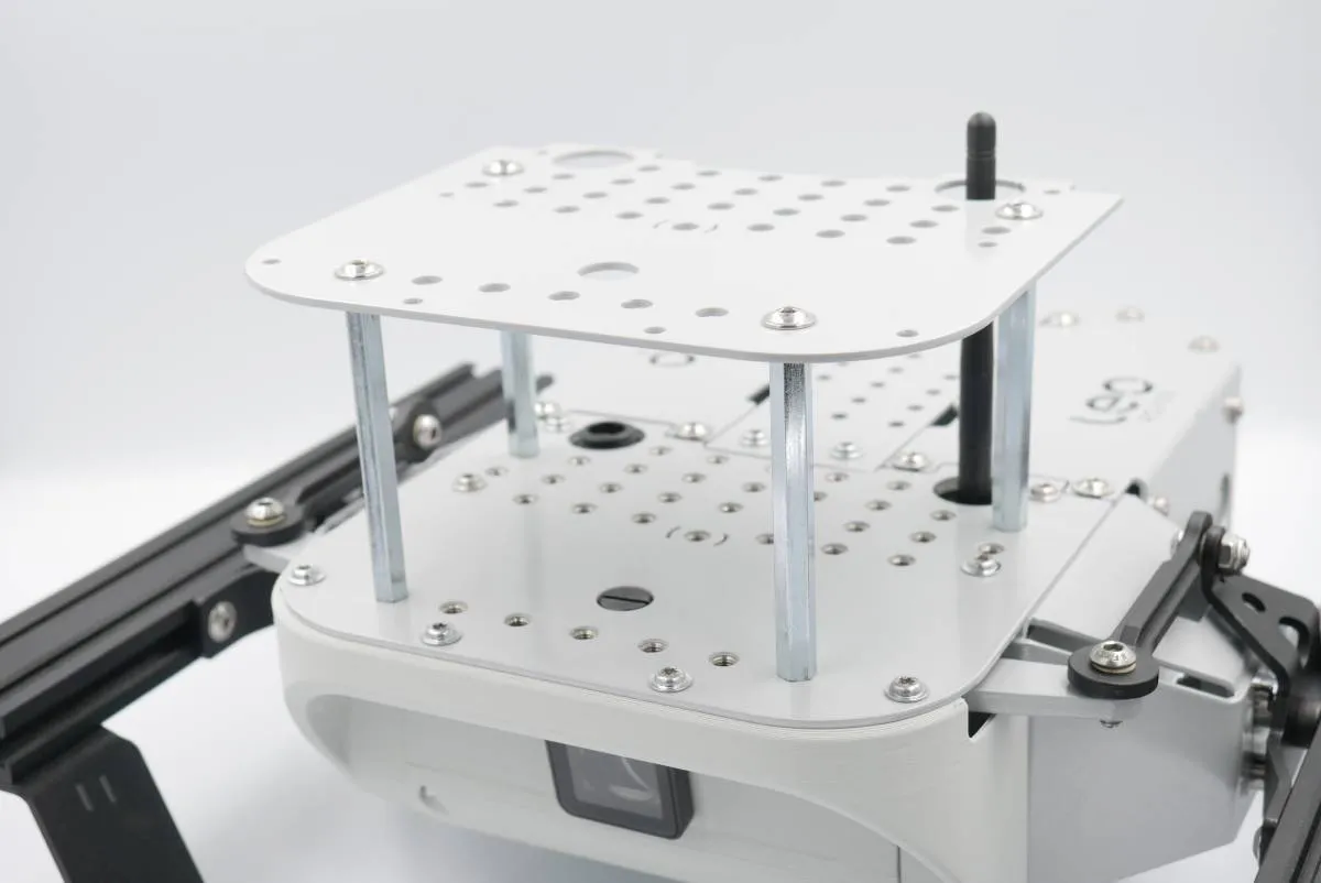 Sandwich mounting plate